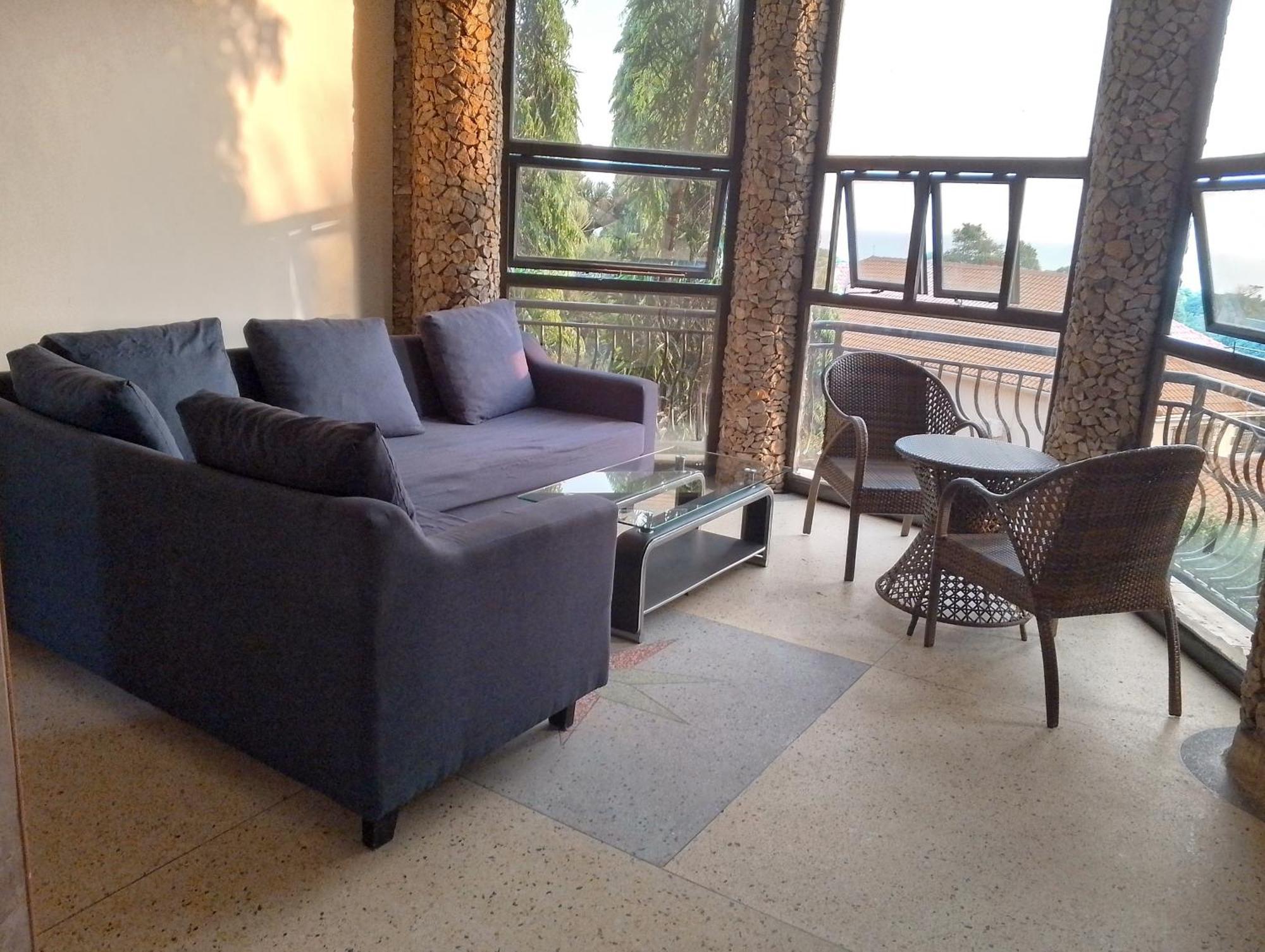 Discovery Courts Hotel Entebbe Eksteriør bilde