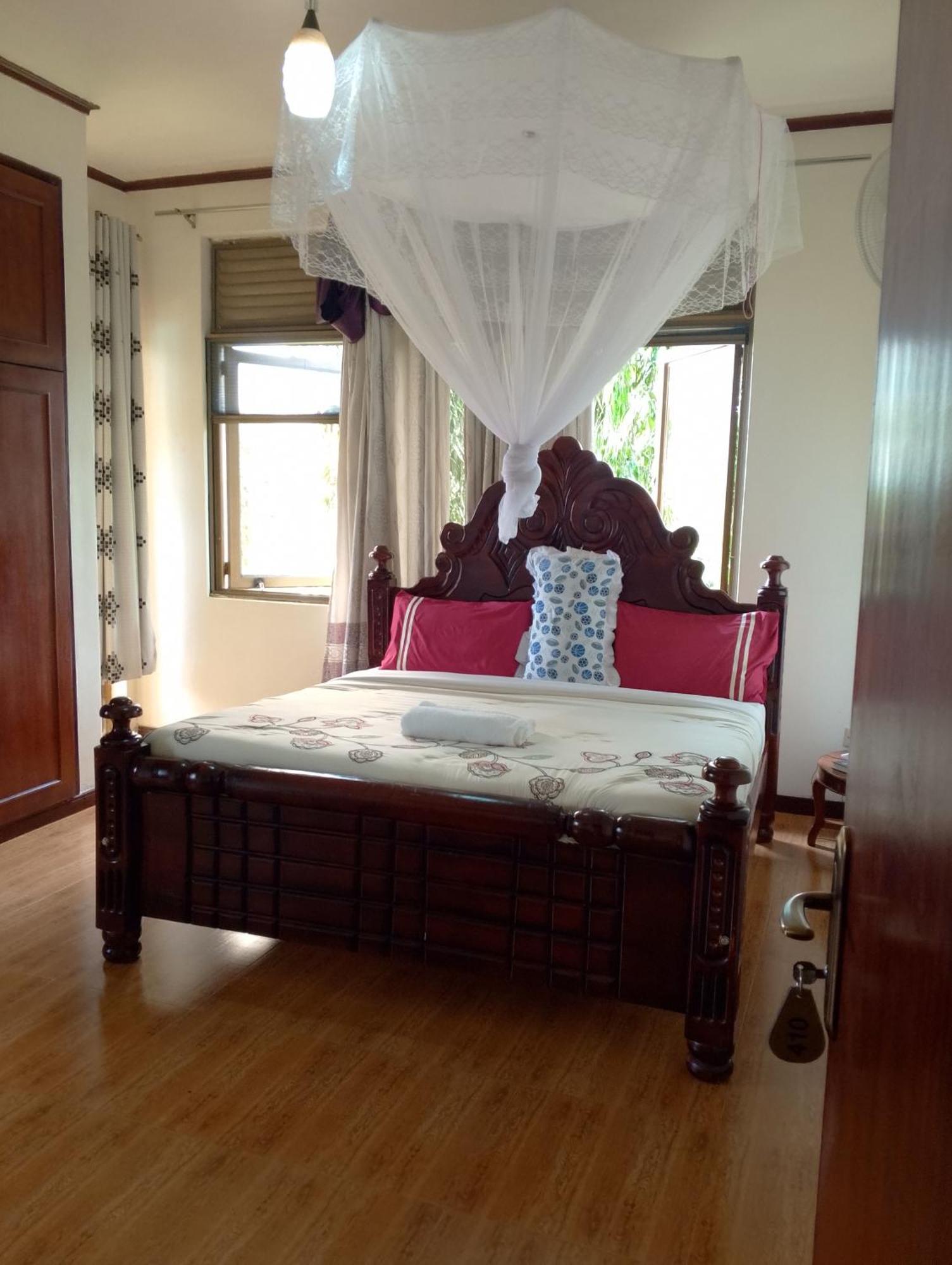 Discovery Courts Hotel Entebbe Eksteriør bilde