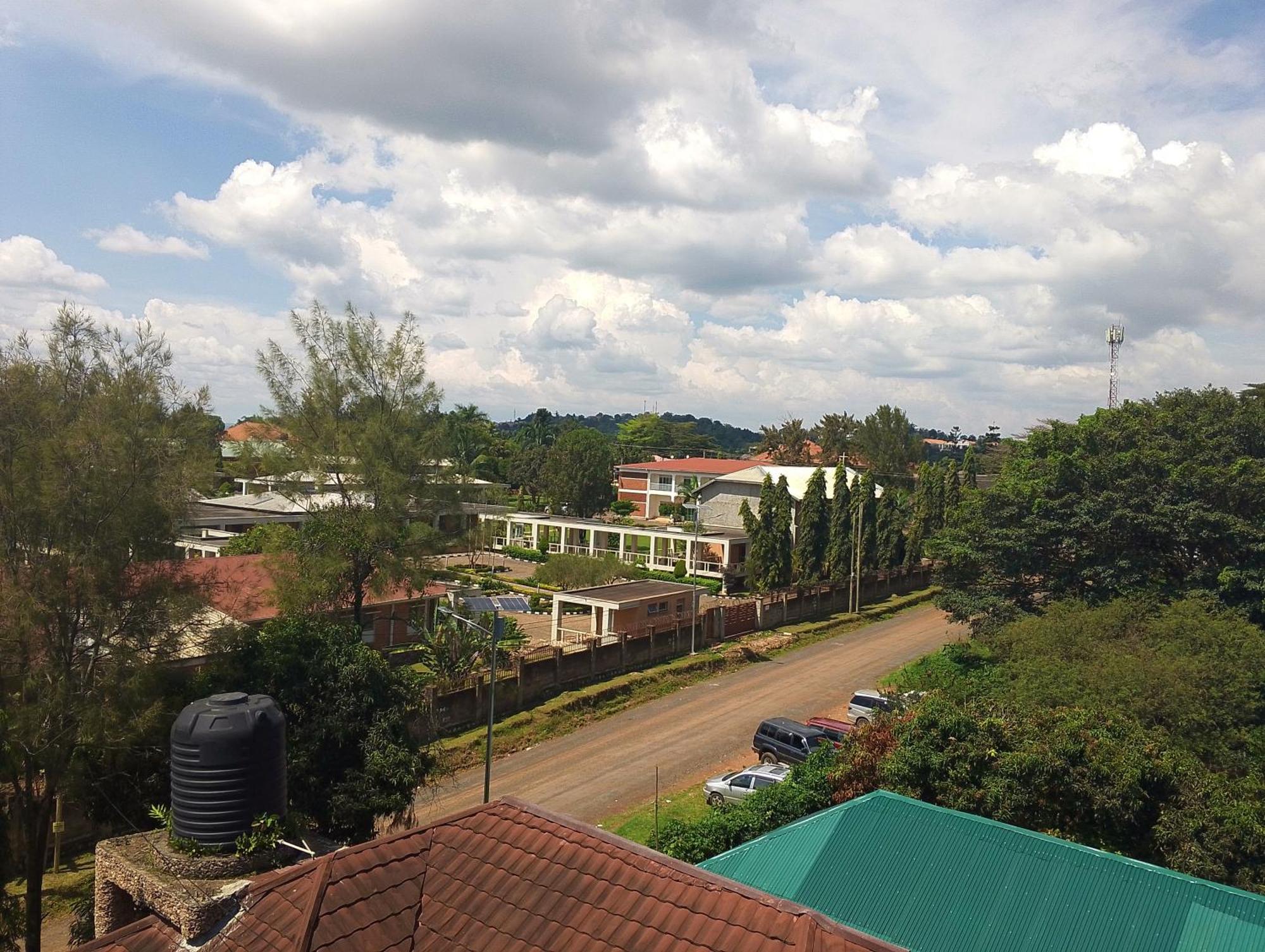 Discovery Courts Hotel Entebbe Eksteriør bilde